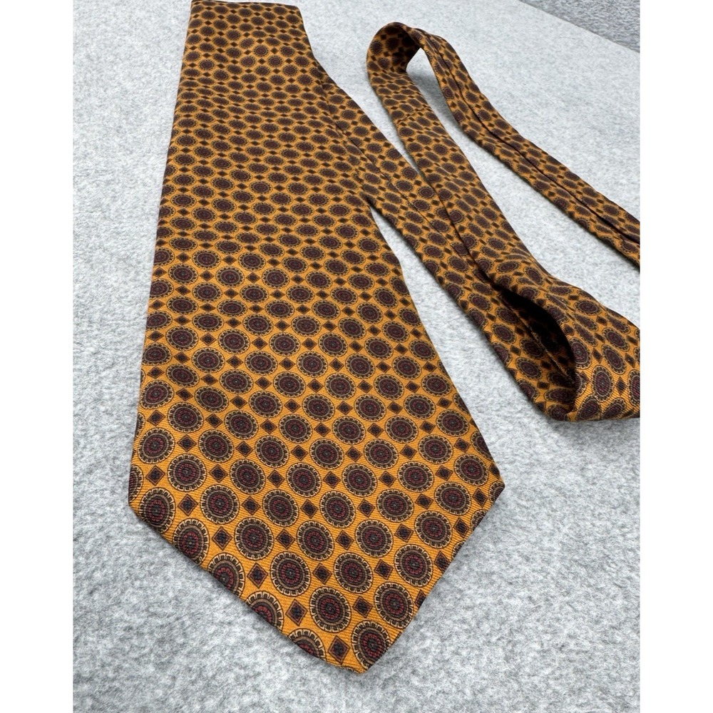 Brooks Brothers 346 Silk‎ Tie Gold Medallion Neat Geometric Classic 3.5"
